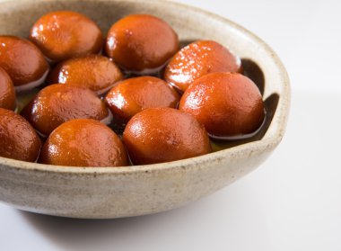 Kemalpaşa tatlısı veya Gulabjam veya Kemalpaşa reçel, popüler Hint tatlı