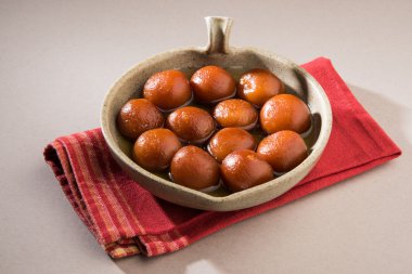 Kemalpaşa tatlısı veya Gulabjam veya Kemalpaşa reçel, popüler Hint tatlı