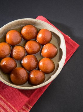 Kemalpaşa tatlısı veya Gulabjam veya Kemalpaşa reçel, popüler Hint tatlı