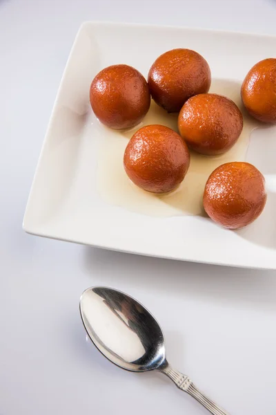Gulab Jamun oder Gulabjam oder Gulab Marmelade, beliebtes indisches Dessert — Stockfoto