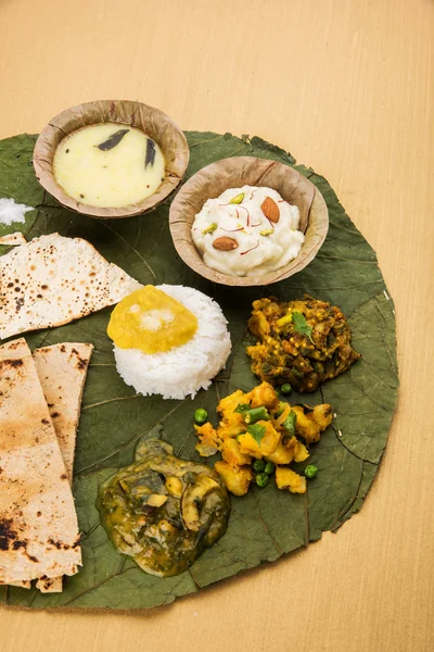 Maharashtrian ή Μαράθι τροφίμων πιατέλα ή Μαράθι τροφίμων Θαλή, pune, Βομβάη konkan vidarbha τροφίμων — Φωτογραφία Αρχείου