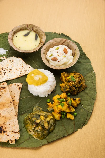 Marathi ou marathi prato de comida thali, pune, mumbai konkan, vidarbha comida — Fotografia de Stock