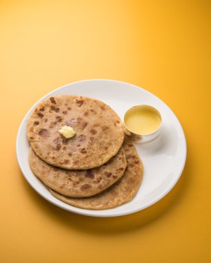 Puran poli önemli tatlı holi festival Hindistan, Hint tatlı, puran roti, genellikle saf ghee ile servis Hint tatlı ekmek menüsüdür