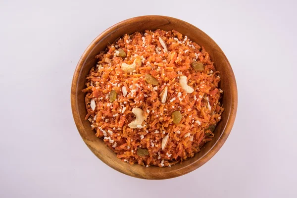 Tasty gajar halwa or gajar ka halwa made up or fresh carrot, sugar and milk. decorated with almond or badam, cashewnuts and pistachios, favourite north indian dessert usually served in weddings — Stock Photo, Image