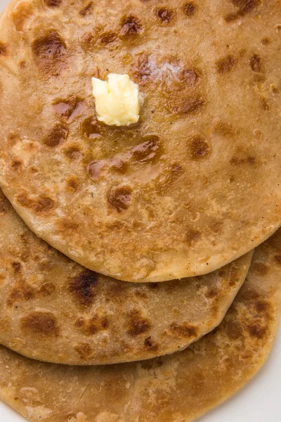 Puran poli es un importante menú dulce en el festival holi en la India, postre indio, puran roti, pan dulce indio generalmente servido con ghee puro — Foto de Stock