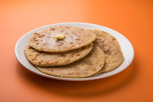 Puran poli is fontos édes menü a holi Fesztivál, india, indiai desszert, puran roti, indiai édes kenyér általában szolgált a tiszta ghí — Stock Fotó