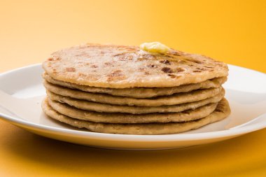 Puran poli önemli tatlı holi festival Hindistan, Hint tatlı, puran roti, genellikle saf ghee ile servis Hint tatlı ekmek menüsüdür
