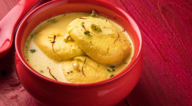geleneksel rasmalai Hint tatlı, Hint tatlı rasmalai veya ras malai, ünlü Bengalli tatlı