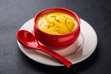 geleneksel rasmalai Hint tatlı, Hint tatlı rasmalai veya ras malai, ünlü Bengalli tatlı