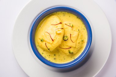 geleneksel rasmalai Hint tatlı, Hint tatlı rasmalai veya ras malai, ünlü Bengalli tatlı