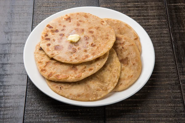 Puran poli is important sweet menu in holi festival in india, indian dessert, puran roti, indian sweet bread usually served with pure ghee — Stock Photo, Image