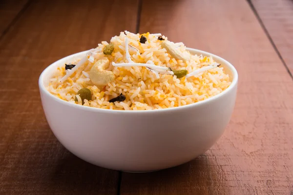 Zoete rijst Cocos, zoete kokos rijst ook bekend als narali bhat in marathi, favoriete Indische zoet, konkan voedsel — Stockfoto