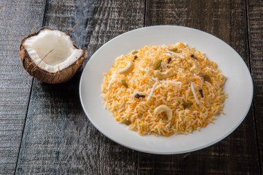 Hindistan cevizi tatlı pirinç, marathi, favori Hint tatlı, konkan gıda narali bhat tatlı Hindistan cevizi pirinç olarak da bilinir