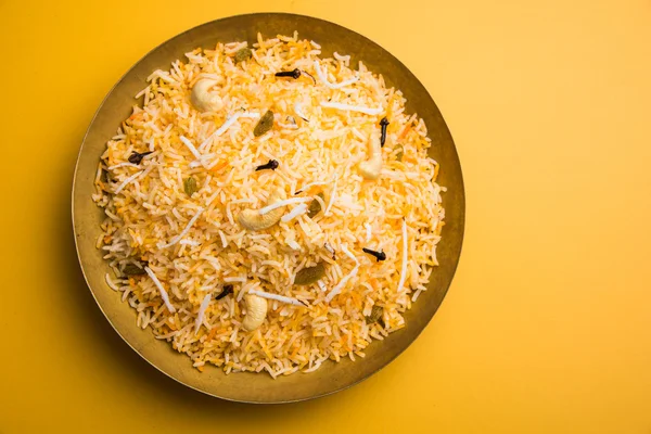 Zoete rijst Cocos, zoete kokos rijst ook bekend als narali bhat in marathi, favoriete Indische zoet, konkan voedsel — Stockfoto