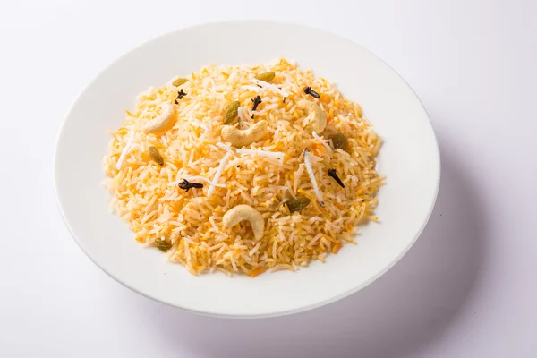 Kókusz édes rizs, édes kókuszos rizst is ismert, mint a marathi, kedvenc indiai sweet, élelmiszer-konkan narali Zoltán — Stock Fotó