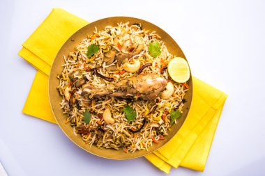 otantik tavuk biryani soğan raita ile