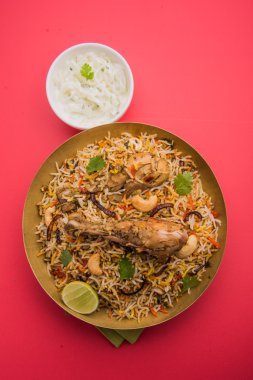 otantik tavuk biryani soğan raita ile
