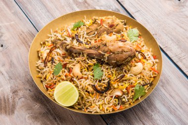 otantik tavuk biryani soğan raita ile