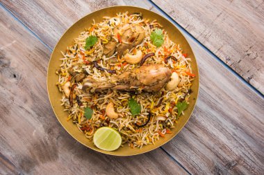 otantik tavuk biryani soğan raita ile