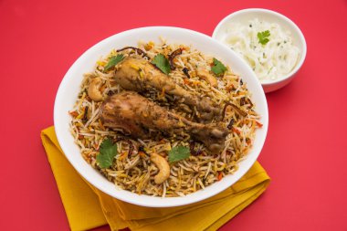 tavuk biryani bacak parça ve raita