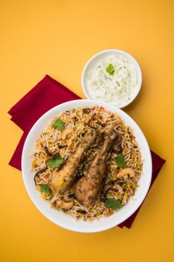 tavuk biryani bacak parça ve raita