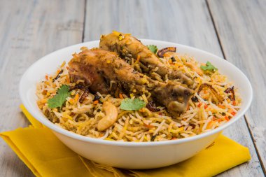 tavuk biryani bacak parça ve raita