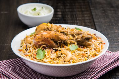 tavuk biryani bacak parça ve raita