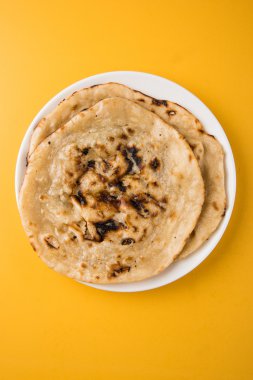 tereyağı roti, chapati, naan, kulcha, paratha, tanduri roti olarak da bilinen hint özel ekmek