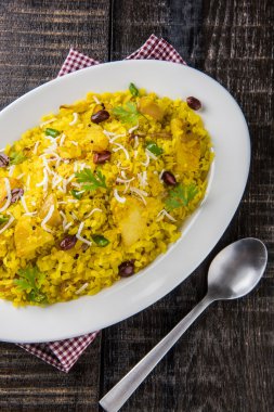 poha veya aalu poha pohe dövülmüş pirinç yapılmış ya da pirinç, favori Hint aperatif basık
