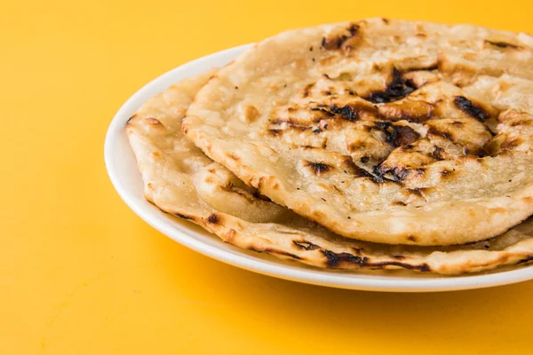 Indiai különleges kenyér néven is ismert vaj roti, chapati, naan, kulcha, paratha, tanduri roti — Stock Fotó