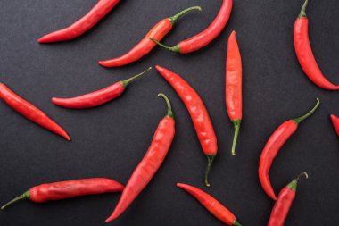 Çiftlik Taze biber, kırmızı biber, siyah arka plan, grup, rasgele, seçici odak