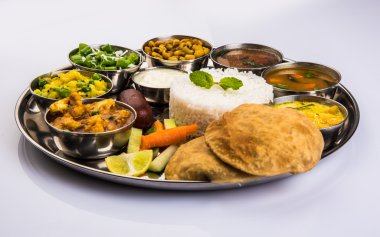 hint thali, hint gıda thali, punjabi thali, punjabi gıda thali, kuzey hint thali, roti, gulab jamum, paneer, kol, pulav veya veg biryani, raita veya rayta, daal tadka veya tarka kombinasyonu
