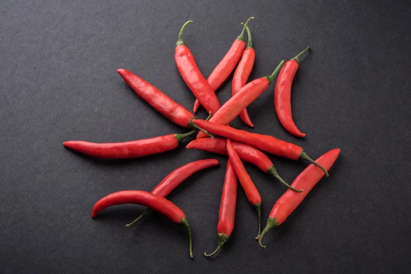 Kırmızı ve yeşil biber biber veya taze biber daire veya diğer şekiller kurma