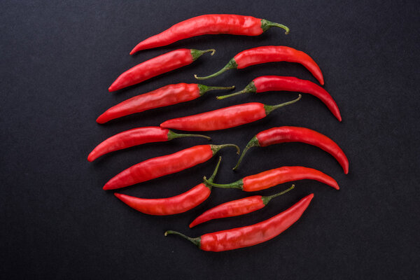ферма свежие чили, красный чили, черный фон, группа, случайные, выборочные фокус
