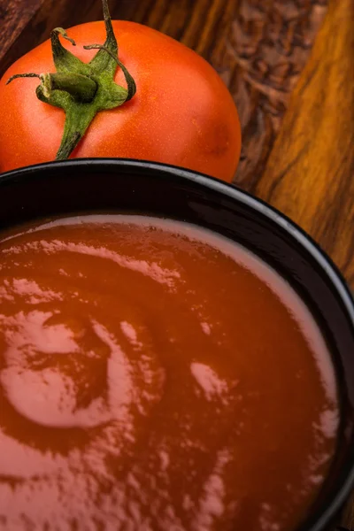 Cultivar tomate fresco y puré, tomate con salsa, tomate rojo y pasta —  Fotos de Stock
