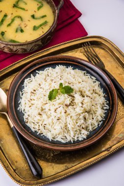 dal chawal - dal tadka ve pirinç