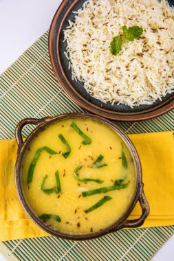 dal chawal - dal tadka ve pirinç