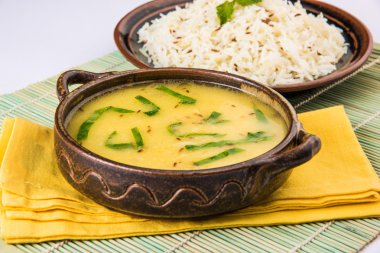 dal chawal - dal tadka ve pirinç