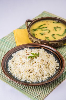 dal chawal - dal tadka ve pirinç