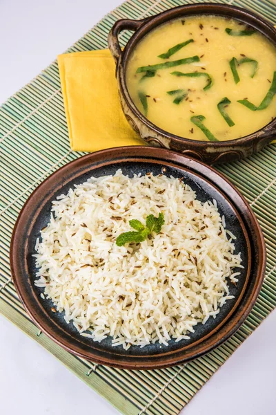 Dal chawal-dal Tadka a rýže — Stock fotografie