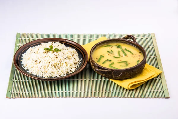 Dal chawal-dal Tadka i ryż — Zdjęcie stockowe