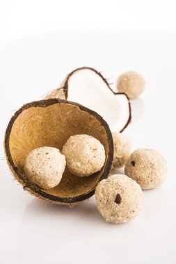 hint tatlı hindistan cevizi laddu veya nariyal laddoo, seçici odak
