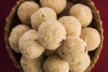 hint tatlı hindistan cevizi laddu veya nariyal laddoo, seçici odak