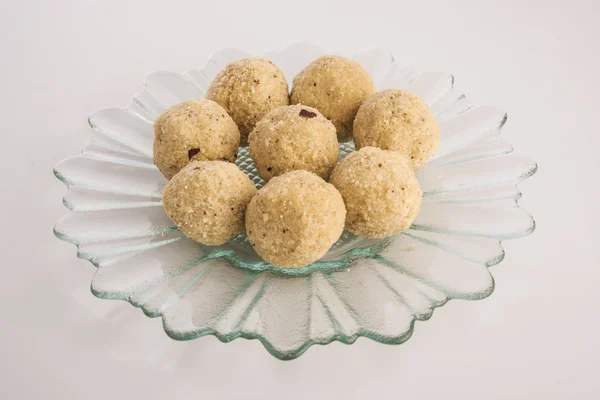 Indio dulce coco laddu o laddoo nariyal, enfoque selectivo —  Fotos de Stock