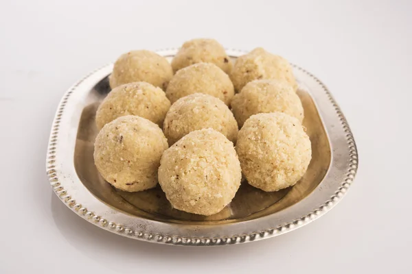 Viele kokosnusssüße laddu oder nariyal laddoo in hindi, Nahaufnahme — Stockfoto