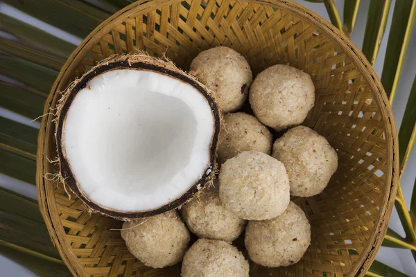 Many coconut sweet laddu or nariyal laddoo in hindi, close seup — стоковое фото