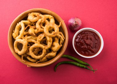 hint popüler aperatifler marathi kanda bhaji, hindi içinde pyaj ke pakode, domates ketçap ile soğan pakode