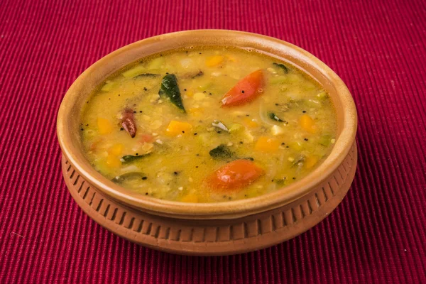 Sambar de verduras del sur de la India, con verduras — Foto de Stock