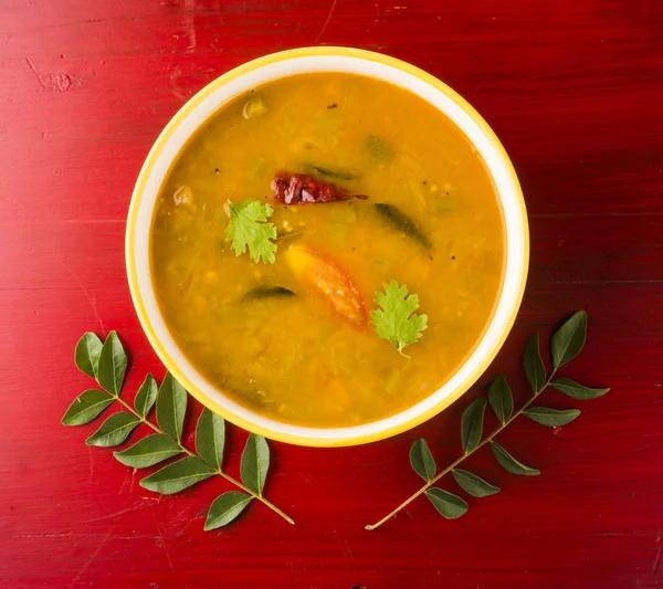 Zuid-Indiase groente Sambar, met groenten — Stockfoto