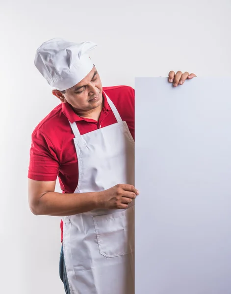 Indiana Chef masculino apresentando uma placa branca. Isolado sobre fundo branco — Fotografia de Stock